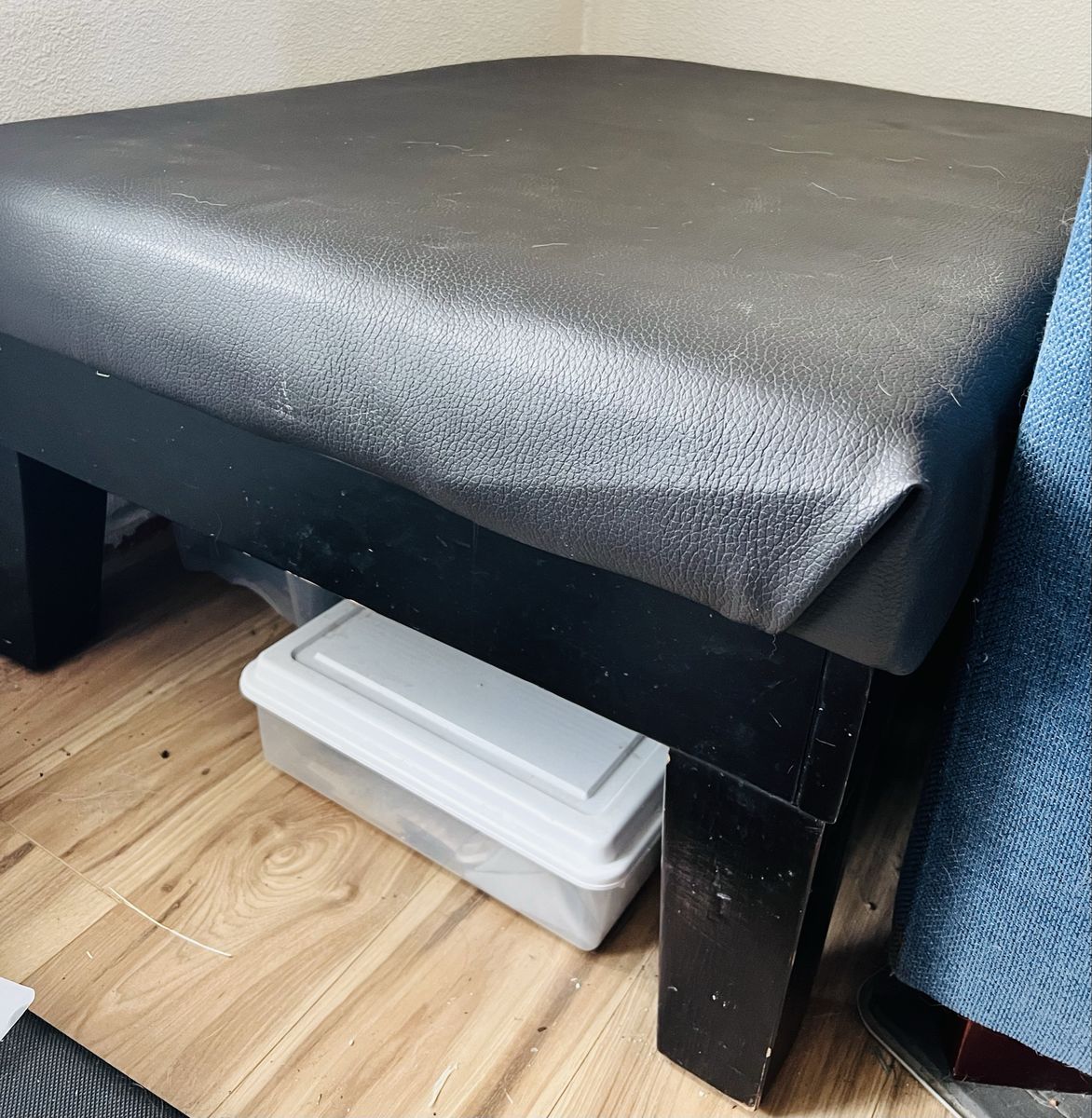Ottoman with drawers