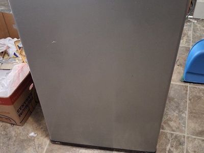 Mini Fridge- Fridgaire