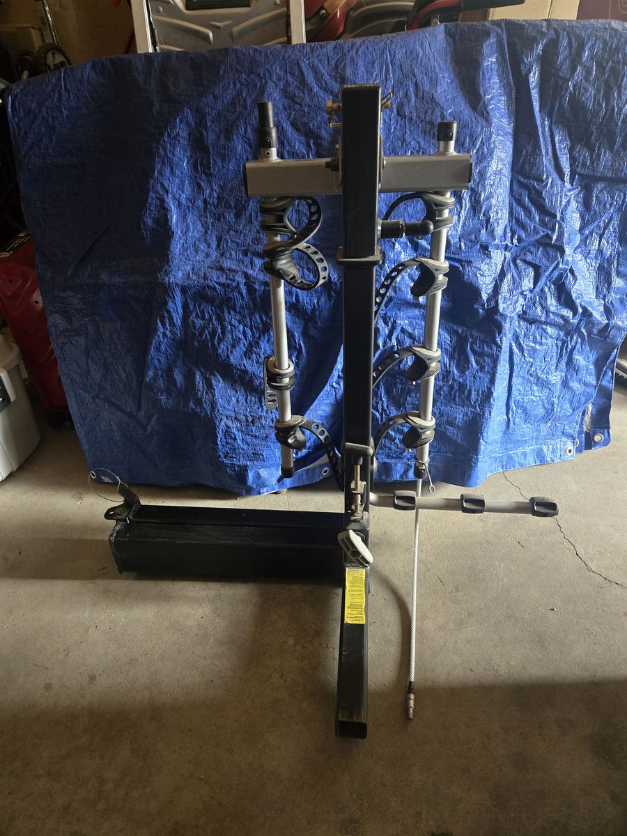 Thule Hitch Swing Out Bike (4) Rack with Integrated Locksck