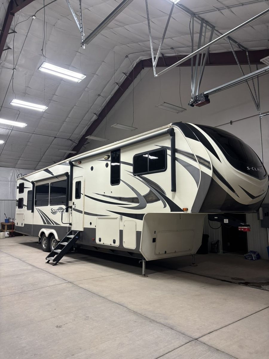 Grand Design Solitude ST3550BH