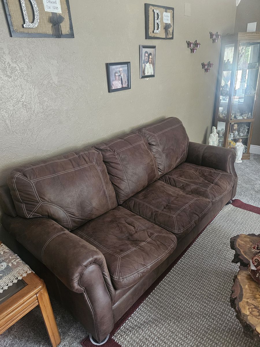 Comfortable Brown Couch – Clean & Ready