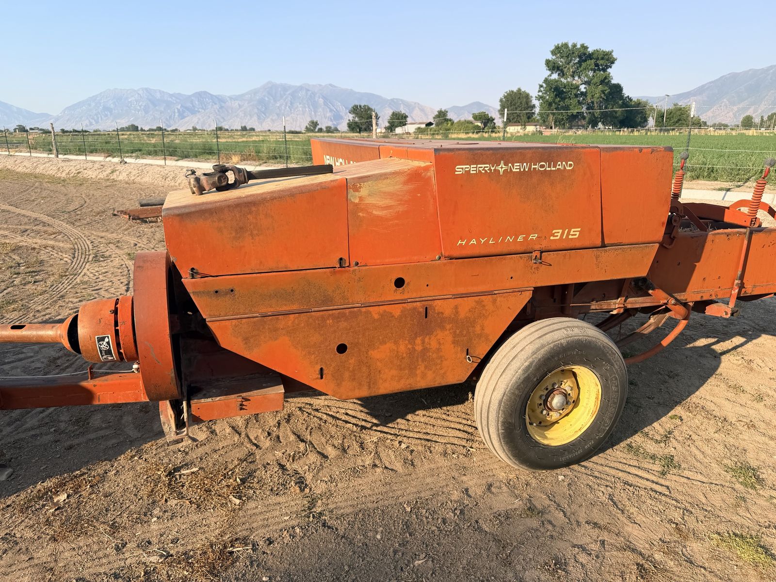 Sperry New Holland Hayliner 315 Square Baler