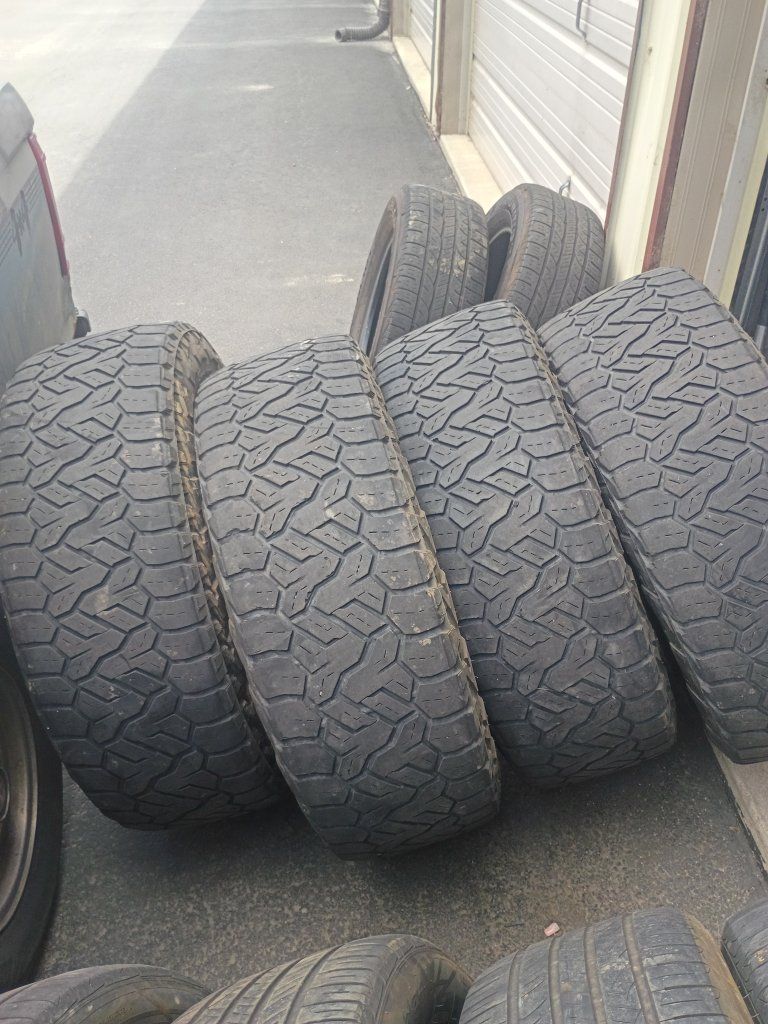 (4)Nitto Recon Grapplers AT. LT275/65R20