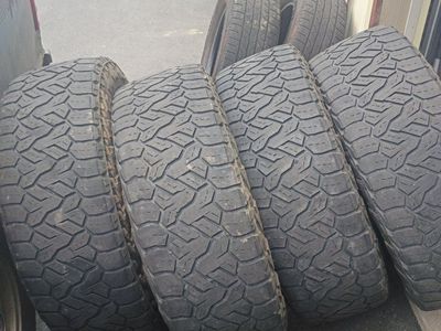 (4)Nitto Recon Grapplers AT. LT275/65R20