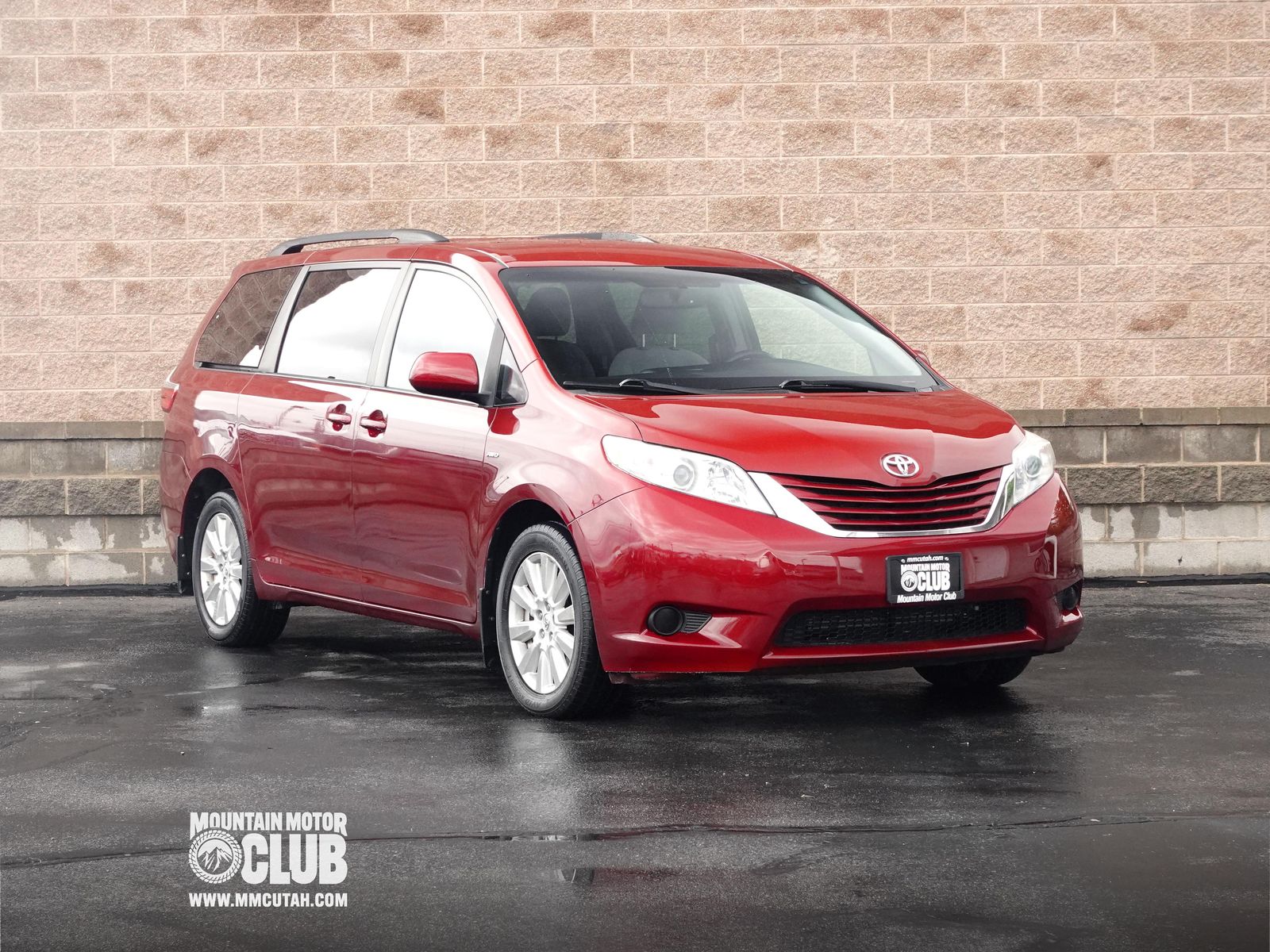 2017 TOYOTA SIENNA LE 7-Passenger