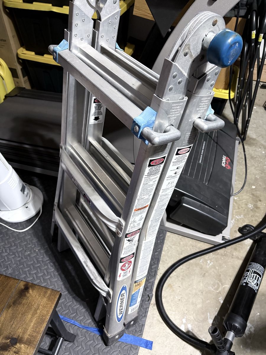 Foldable ladder