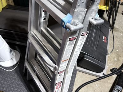 Foldable ladder