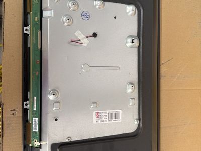 Free 40 tv screens (no power or comm boards)