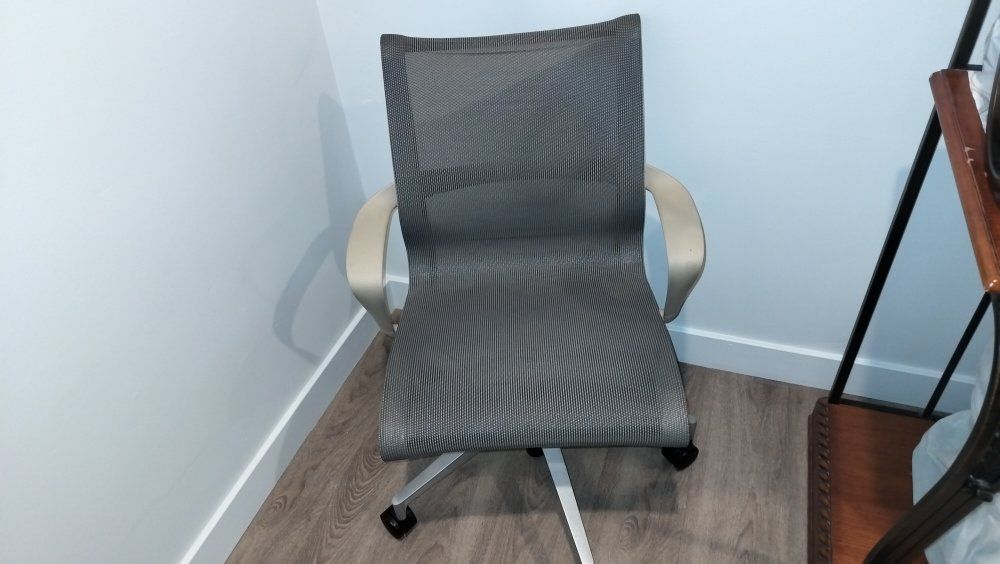 Office chair Herman Miller used as is