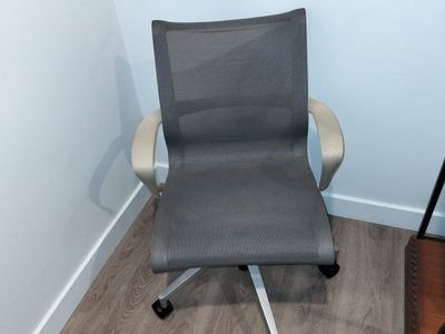 Office chair Herman Miller used as is