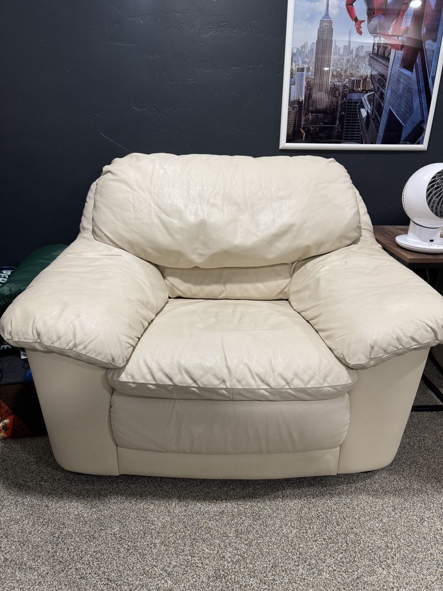 Super Comfortable White Leather Chairs - Theater
