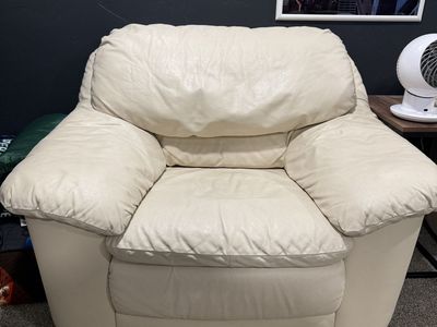 Super Comfortable White Leather Chairs - Theater