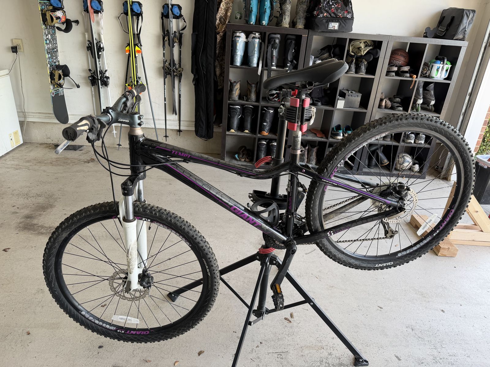 Giant Tempt Mountain Bike, Size M, $200