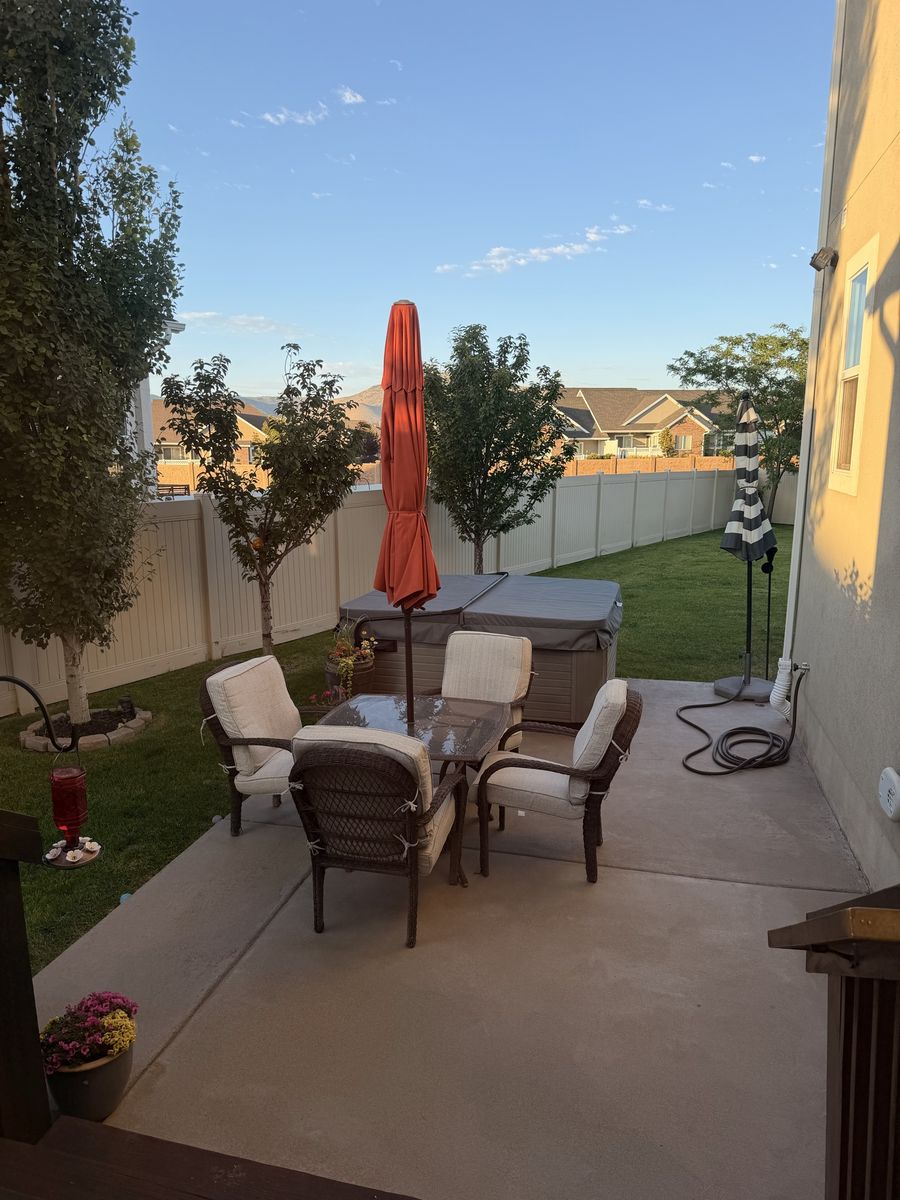 Outdoor Patio Dining Set: Glass-Top Table, 4 Wicker Chairs w/ Cushions & Umbrella