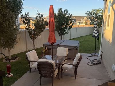 Outdoor Patio Dining Set: Glass-Top Table, 4 Wicker Chairs w/ Cushions & Umbrella