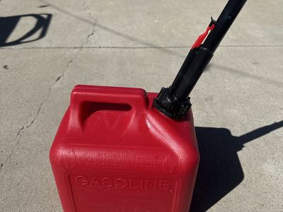 2 gallon gas container