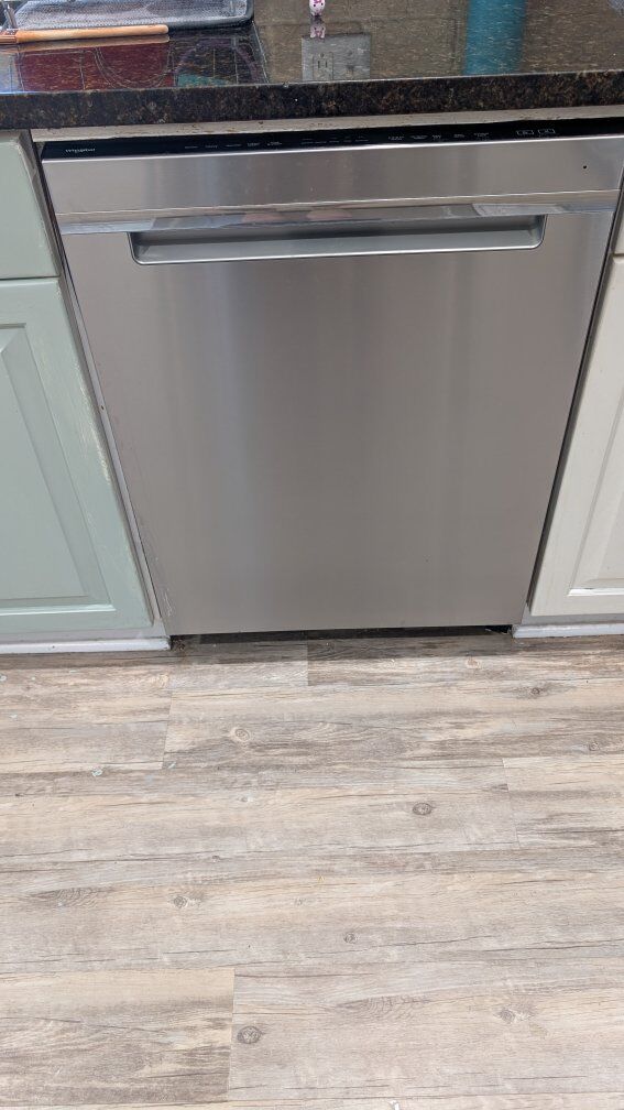 Whirlpool Stainless Steel Dishwasher – Fully Funct
