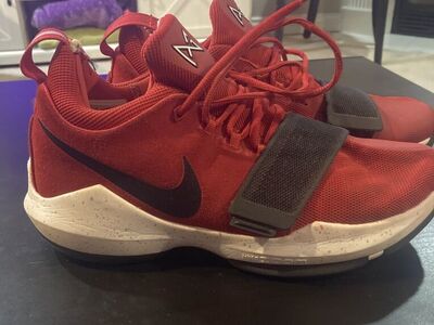 Mens 8.5 Nike Sneakers Red