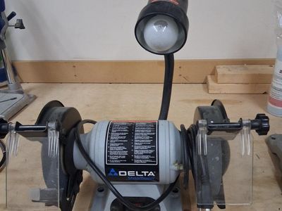 Delta ShopMaster GR150 6-Inch Bench Grinder with Work Light and Manual