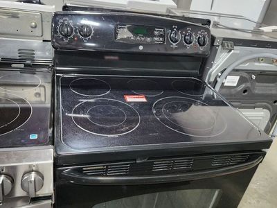 NICE GE GLASS TOP RANGE! WITH A FULL WARRANTY