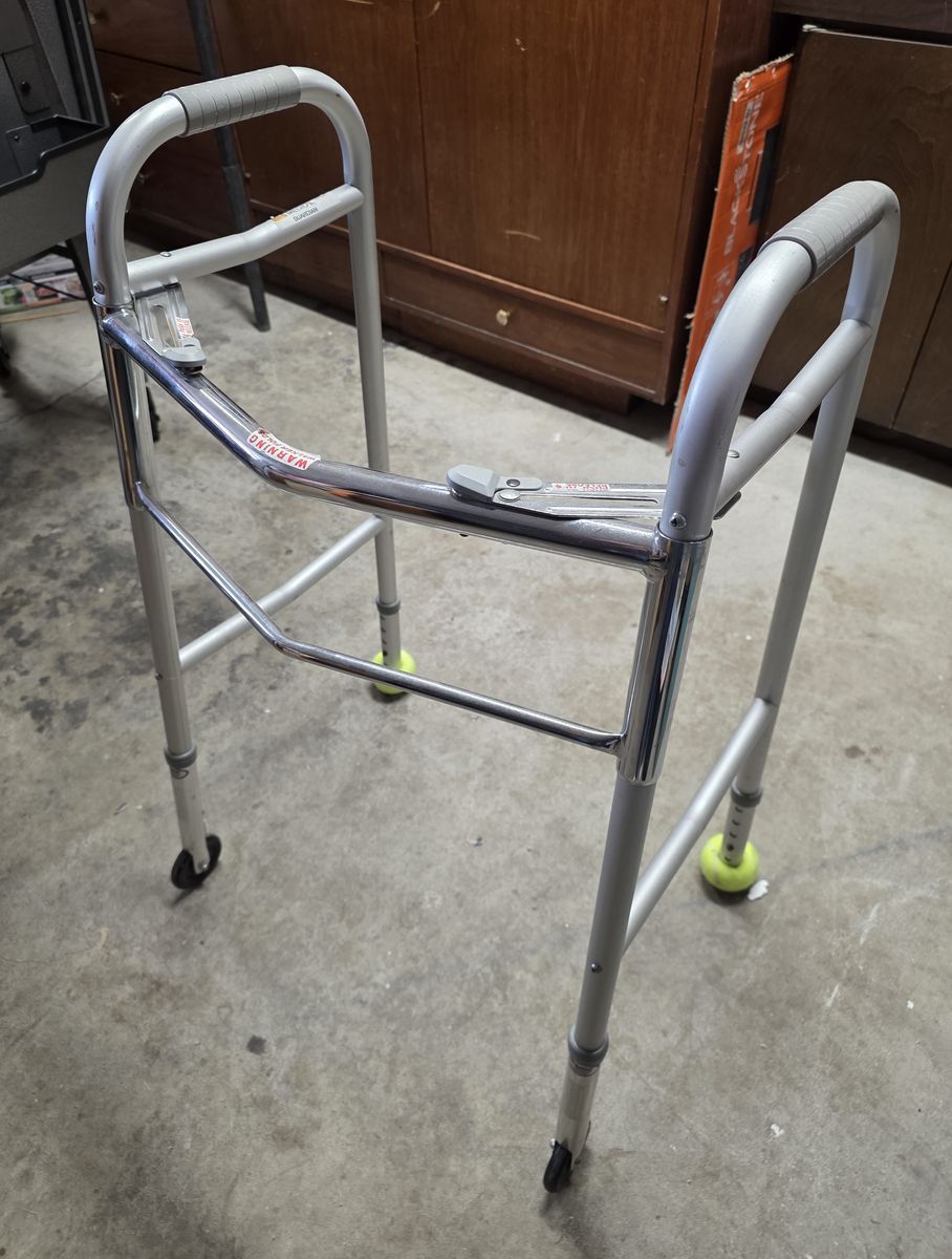 Lightweight medical walker