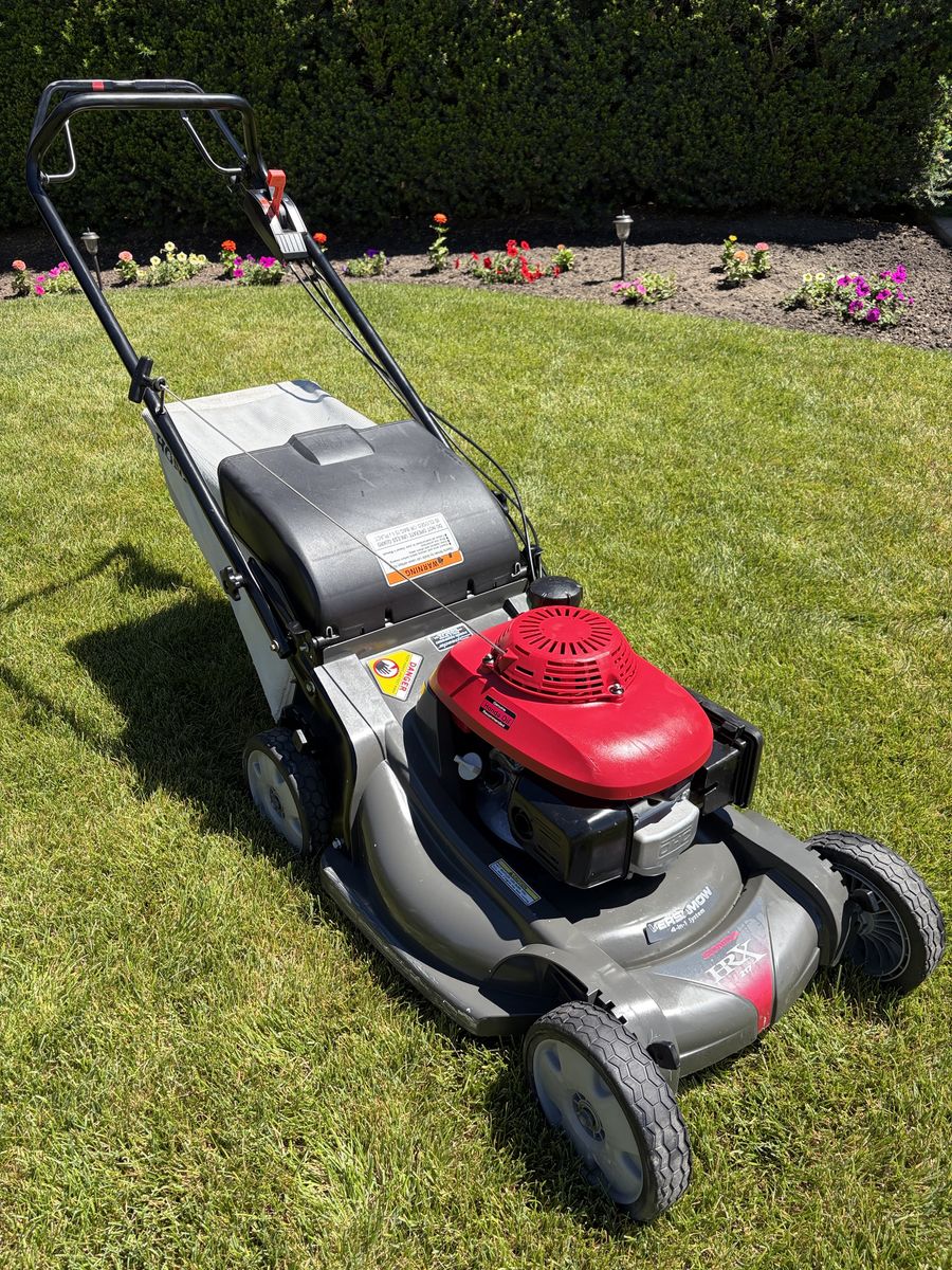Honda HRX 217- 21" Self-Propelled Gas Lawn Mower w/ Versamow System