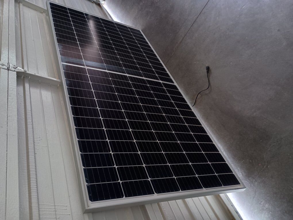 400 watt solar panel w/plug in