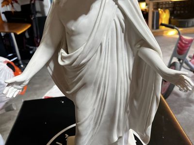 18" Marble Christus