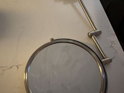 ZoomEd Mirror Hangs OFf Wall