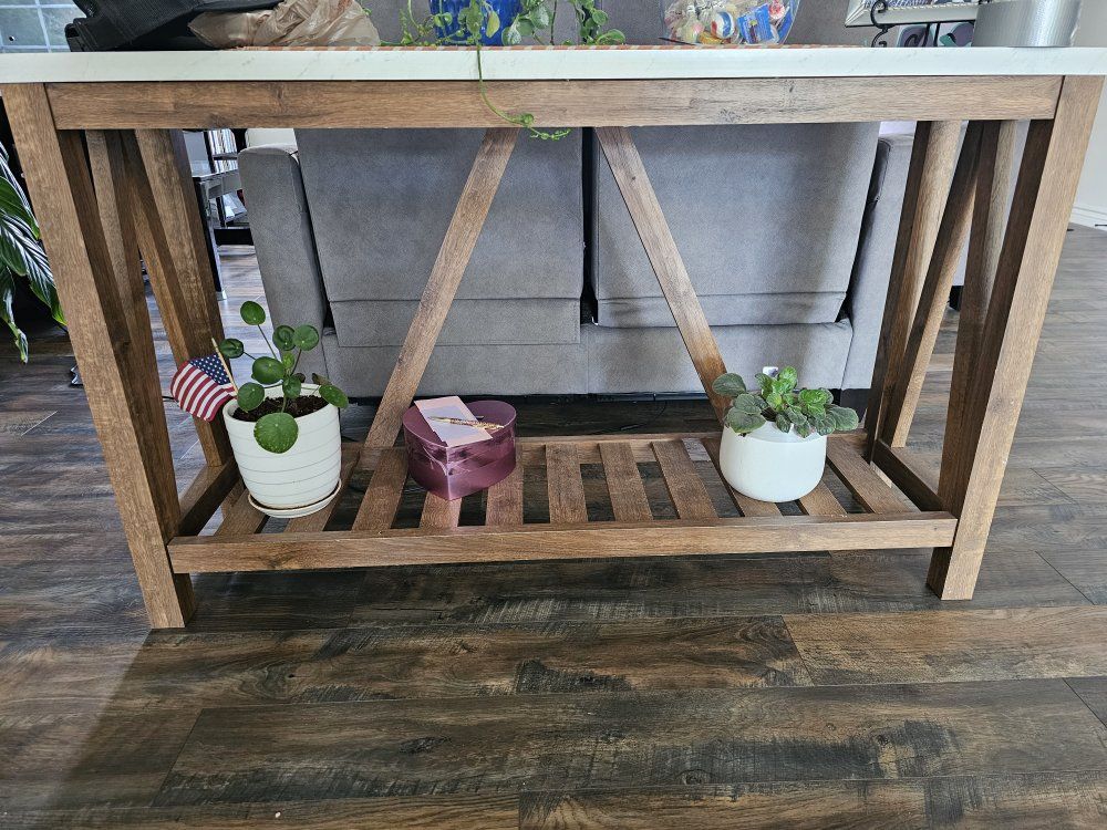 Entrance table