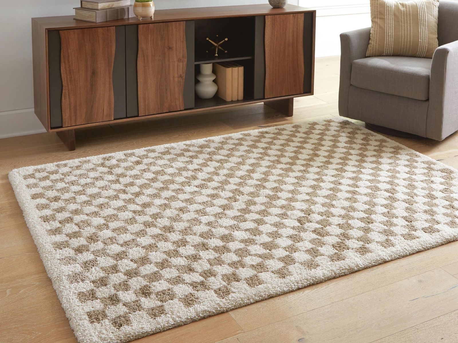 Brand New Karamen Medium Area Rug 5x7