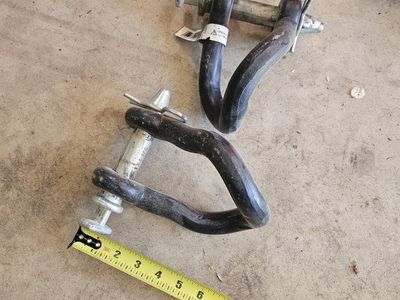 Heavy-Duty U-Shaped Metal Shackles - 2 Count, Black/Silver, 6-inch Length, Industrial Grade