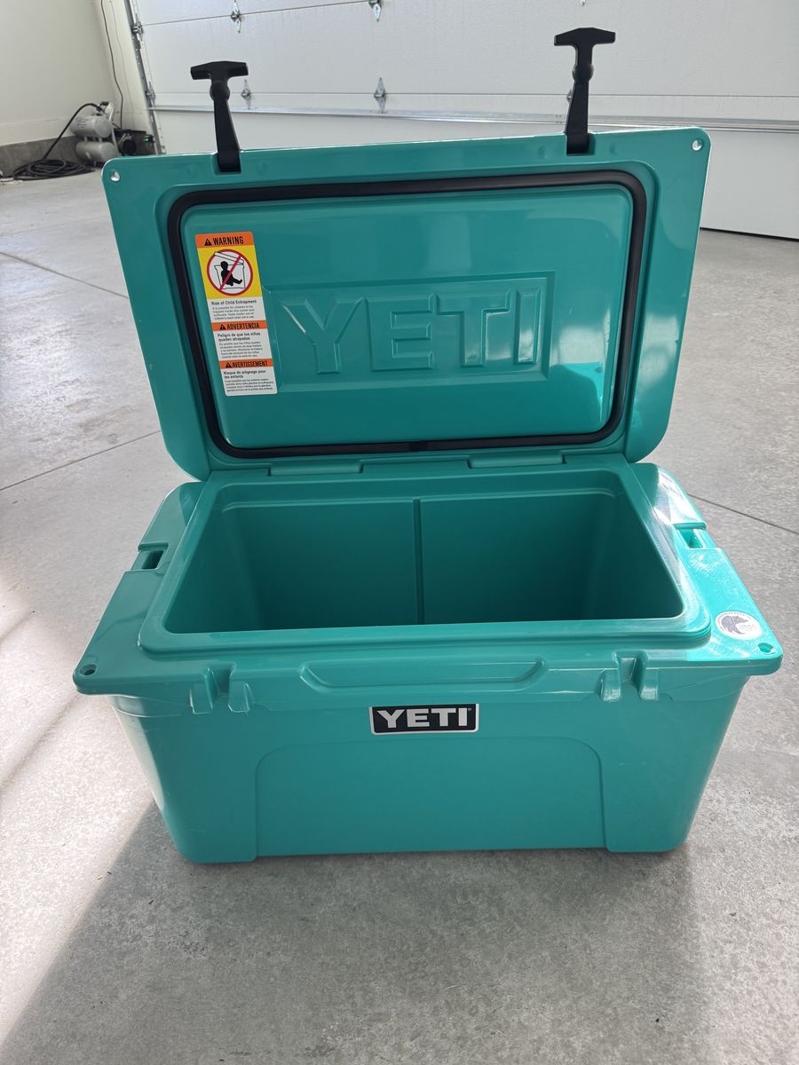 Yeti Tundra 45 Cooler - Aquifer Blue Color