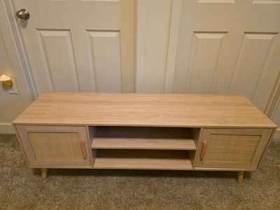 TV Stand / Media Console – Excellent Condition