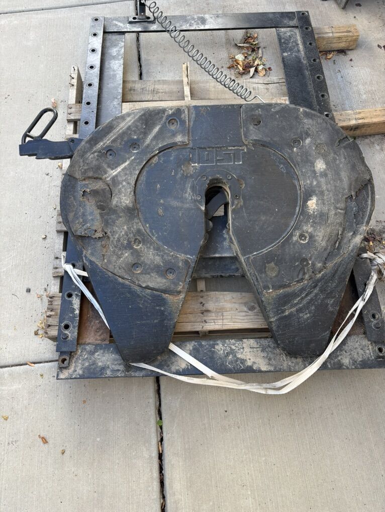 Semi Truck Fifth Wheel