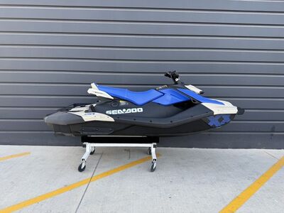 2025 Sea-Doo Spark™ Trixx for 3 Rotax® 900 ACE™ - 90 iBR