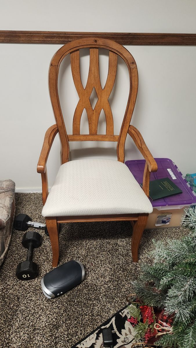 Like new single chair.