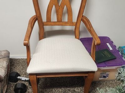 Like new single chair.