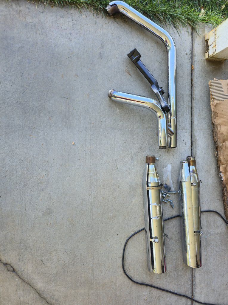 NEW OUT OF BOX Harley Softail Performance Exhaust