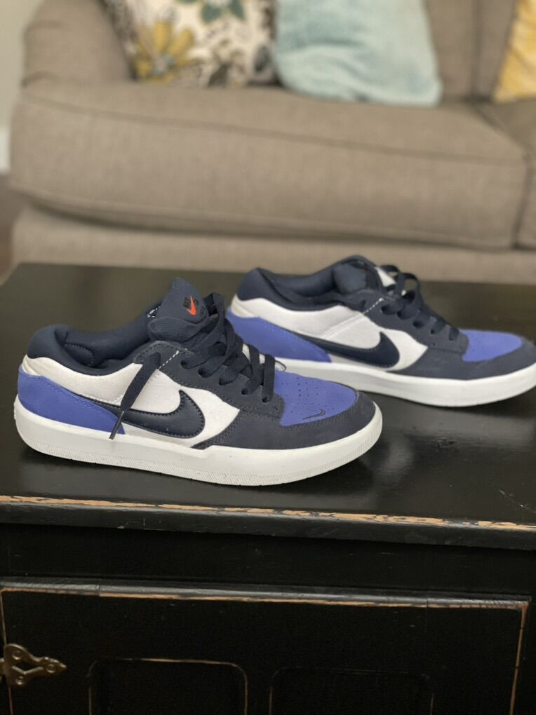 Nike's SB shoes for sale