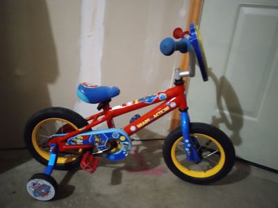 Nickelodeon PAW patrol kids bike with training wheels, matching helmet and character shield with push button sounds