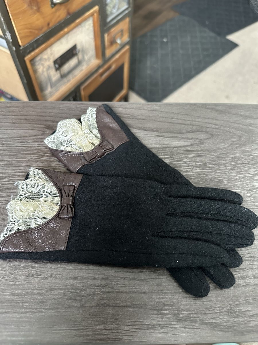 Driving gloves