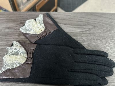 Driving gloves