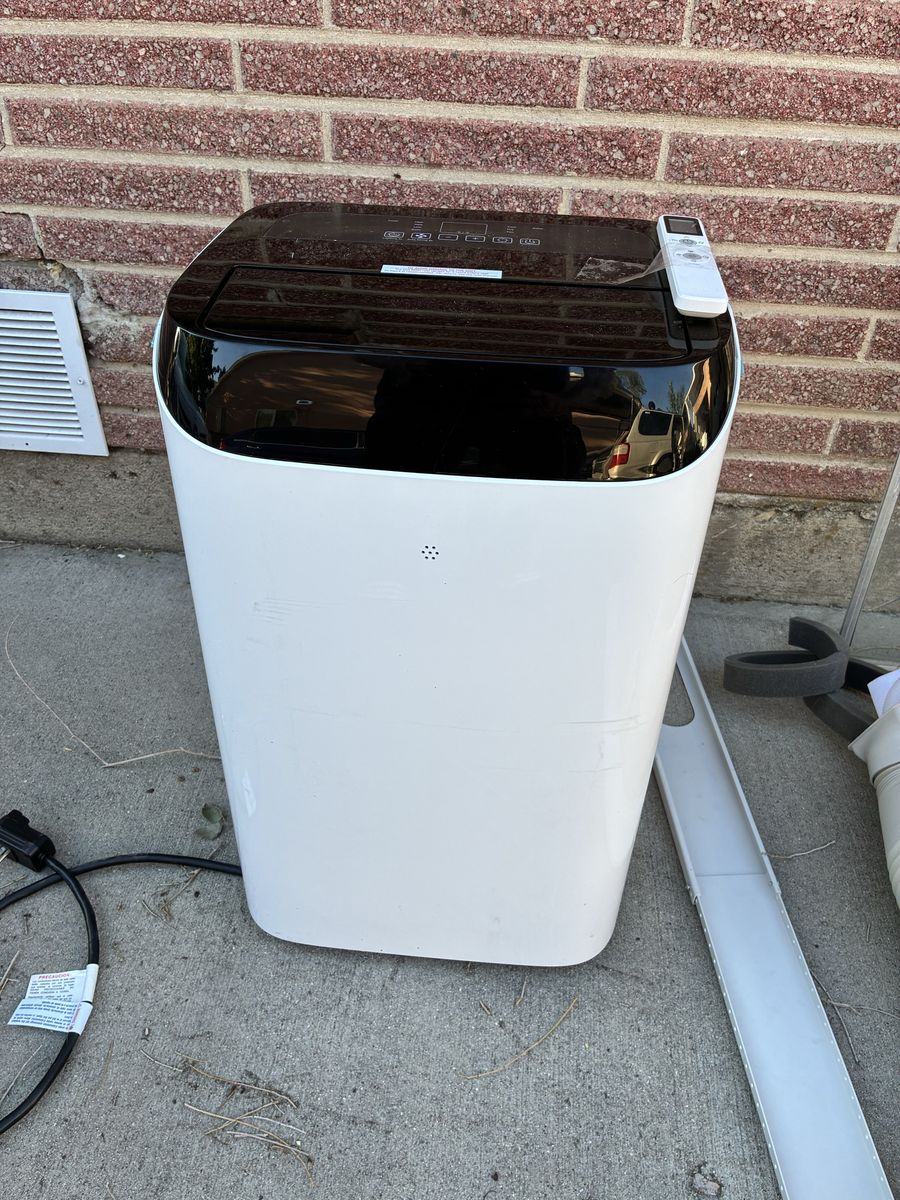 Portable Air Conditioner. 8000 Btu. Like New
