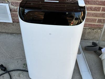 Portable Air Conditioner. 8000 Btu. Like New