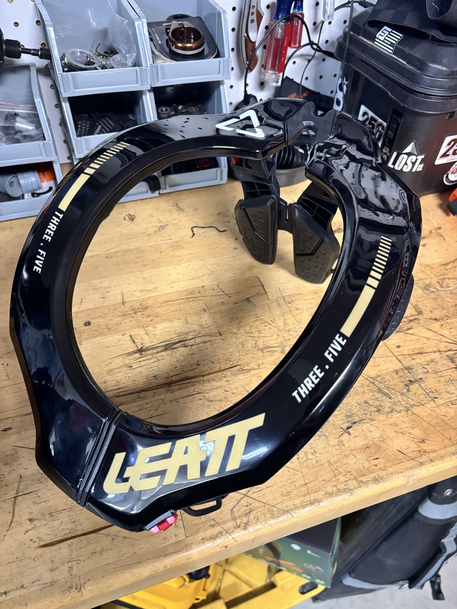 New Leatt 3.5 Neck Brace XXL