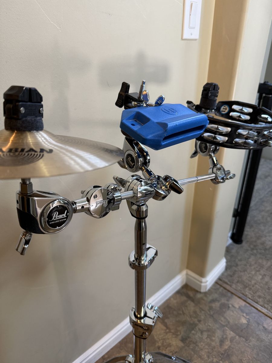 PEARL PERCUSSION STAND WITH GYRO-LOCK TILTERS