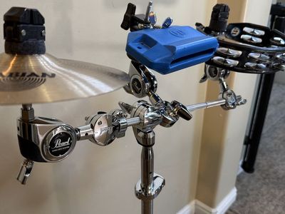PEARL PERCUSSION STAND WITH GYRO-LOCK TILTERS