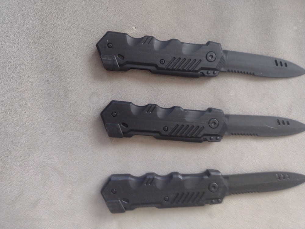 plastic toy knives
