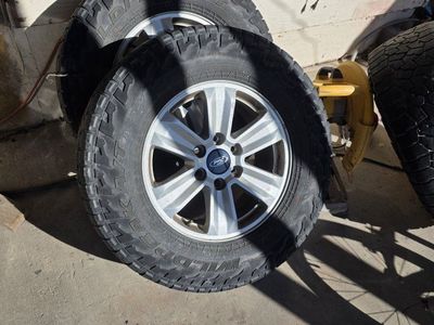 Set 4 tires and wheels 265/70 R17